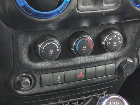 Used 2015 Jeep Wrangler Sport w/ Quick Order Package 23S AWD/4WD image 29