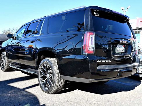 Used 2018 GMC Yukon XL SLT image 5