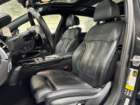 Used 2020 BMW 750i xDrive w/ Executive Package image 9