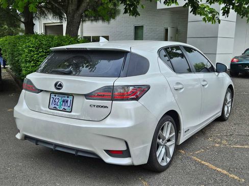Used 2014 Lexus CT 200h FWD image 3
