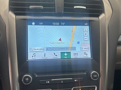 Used 2018 Ford Fusion SE w/ Fusion SE Technology Package FWD image 10
