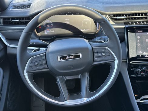 New 2025 Jeep Grand Cherokee L Altitude image 32