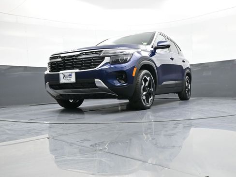 Certified 2025 Kia Seltos EX AWD/4WD image 25