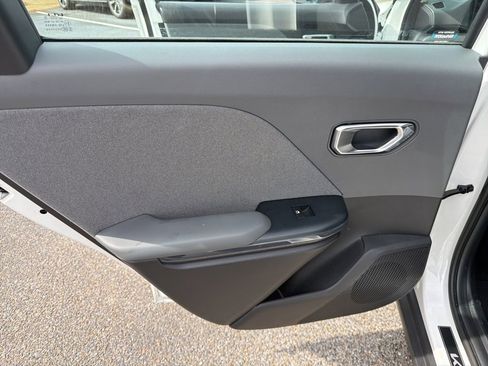 Used 2025 Kia K4 EX image 17