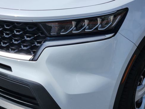 Certified 2023 Kia Sorento LX FWD image 7