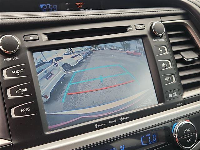 Used 2017 Toyota Highlander SE FWD image 17