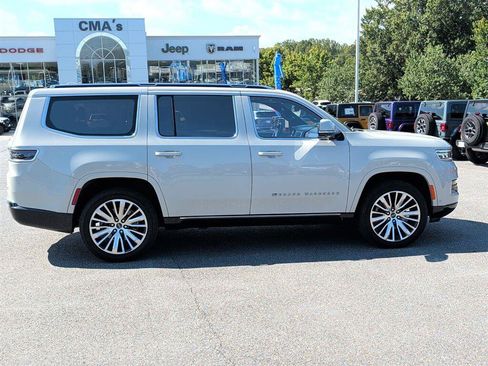 Used 2022 Jeep Grand Wagoneer Series III AWD/4WD image 10