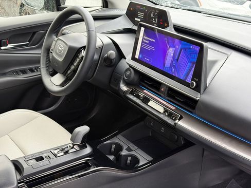 Used 2024 Toyota Prius XLE image 9