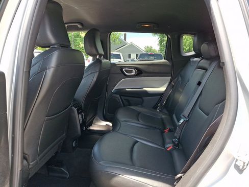 Used 2025 Jeep Compass Limited AWD/4WD image 19
