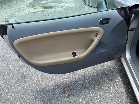 Used 2006 Pontiac Solstice Convertible w/ Premium Package image 10