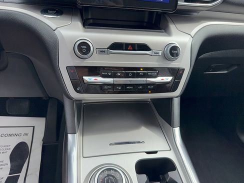 Certified 2023 Ford Explorer XLT w/ Equipment Group 202A RWD image 22