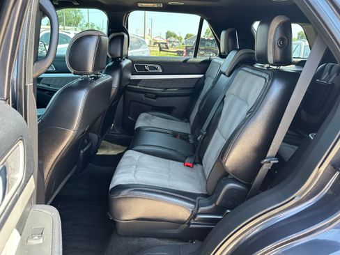 Used 2017 Ford Explorer XLT w/ Equipment Group 202A AWD/4WD image 13