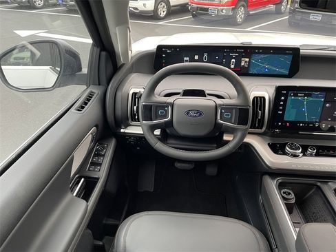 New 2025 Ford Expedition Active image 18