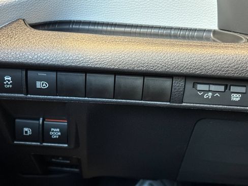 Certified 2026 Toyota Sienna LE FWD image 32