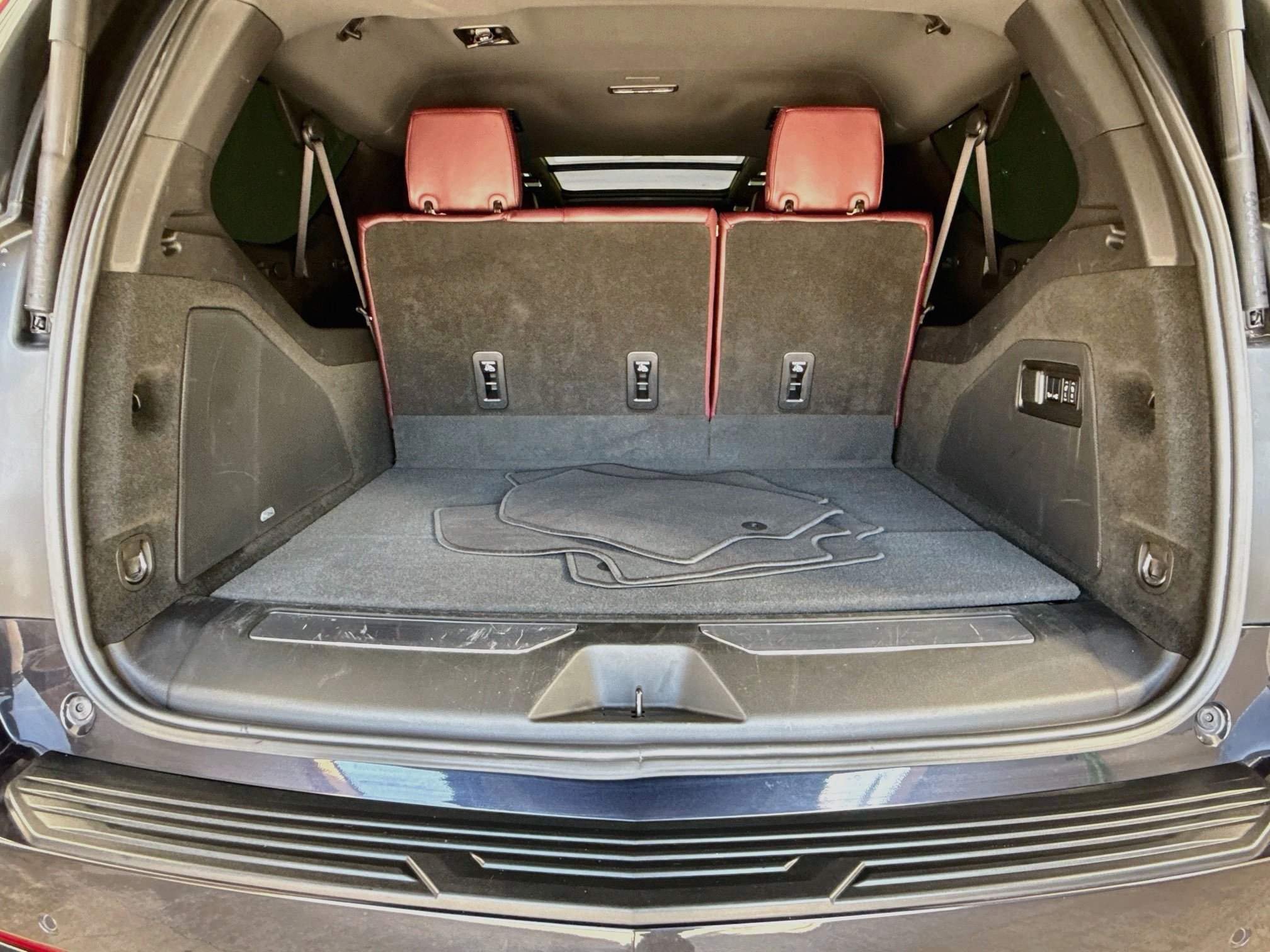 Used 2025 Cadillac Escalade ESV Sport w/ Touring Package AWD/4WD image 30