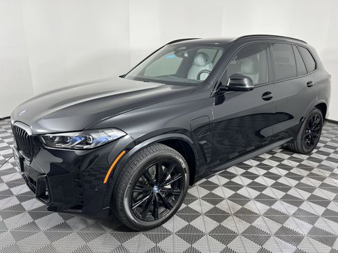 Used 2025 BMW X5 xDrive50e w/ M Sport Package image 8