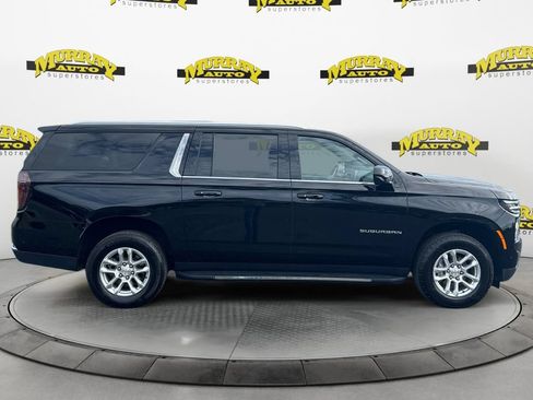 Used 2025 Chevrolet Suburban LT RWD image 8