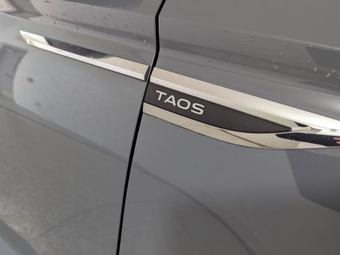 Used 2022 Volkswagen Taos SE FWD image 9