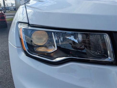 Used 2021 Jeep Grand Cherokee Laredo X image 10