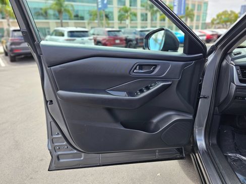 Used 2024 Nissan Rogue S FWD image 19
