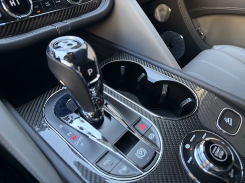 Used 2023 Bentley Bentayga Extended Wheelbase AWD/4WD image 18