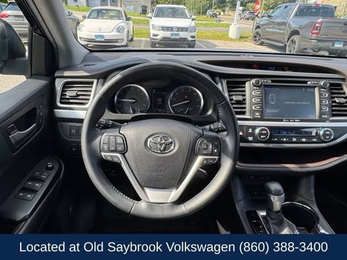 Used 2019 Toyota Highlander Limited AWD/4WD image 19