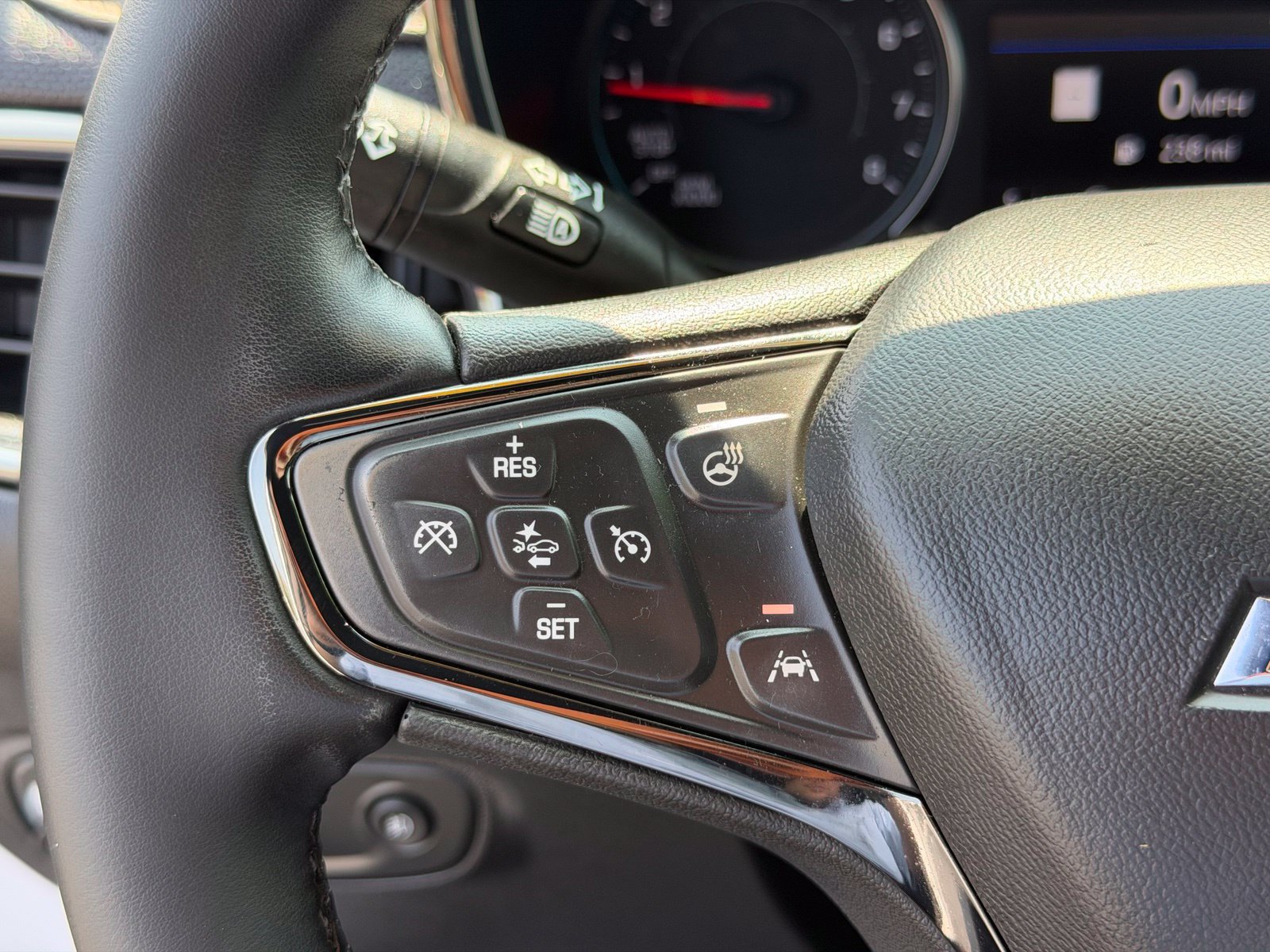 Used 2024 Chevrolet Equinox Premier FWD image 19