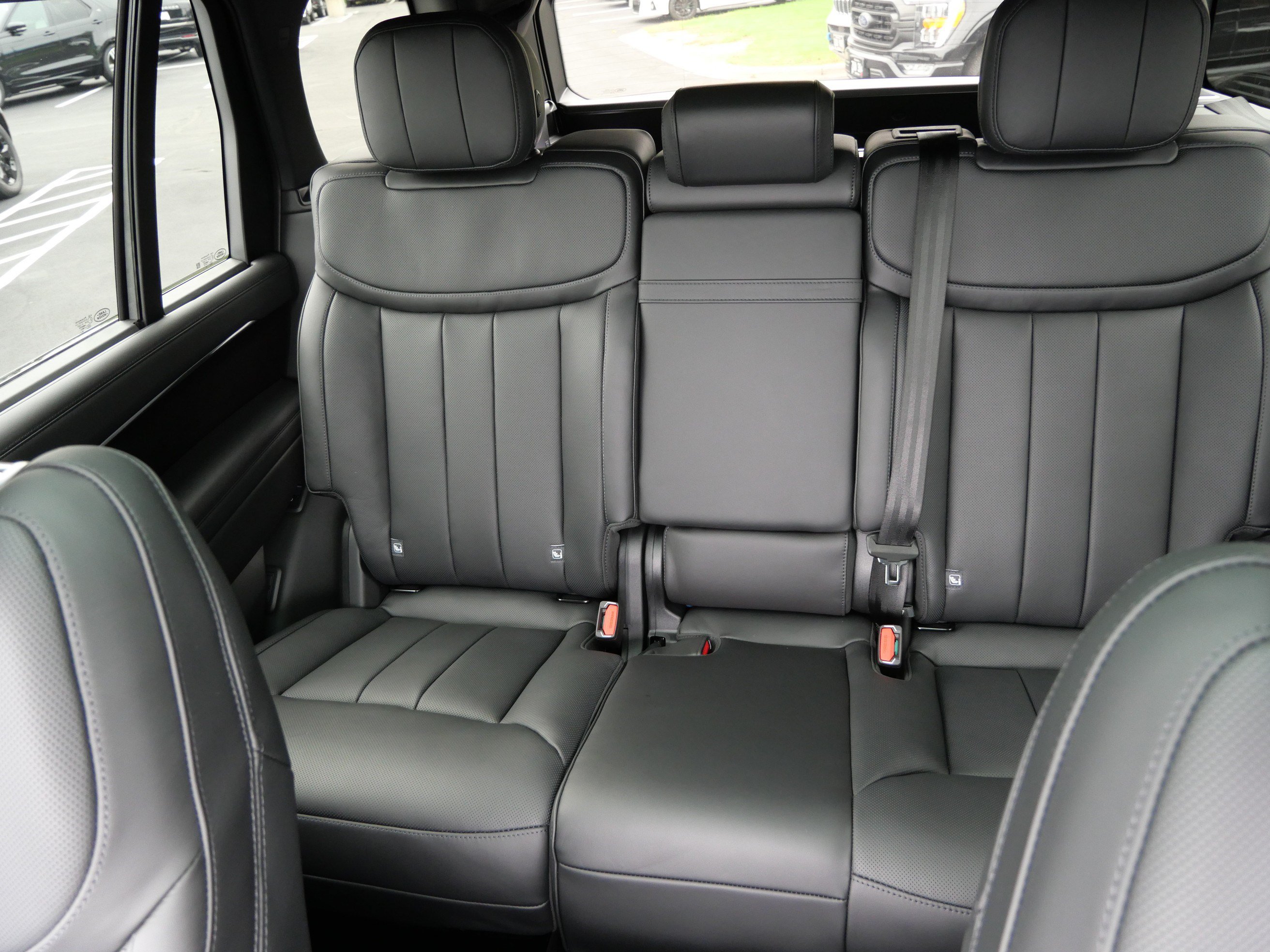 New 2027 Land Rover Range Rover Long Wheelbase SE AWD/4WD image 6