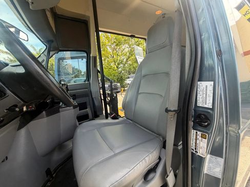 Used 2014 Ford E-350 and Econoline 350 Extended Super Duty w/ Power Group RWD image 16