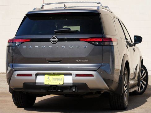 Used 2022 Nissan Pathfinder Platinum w/ Lighting Package (N93) FWD image 4