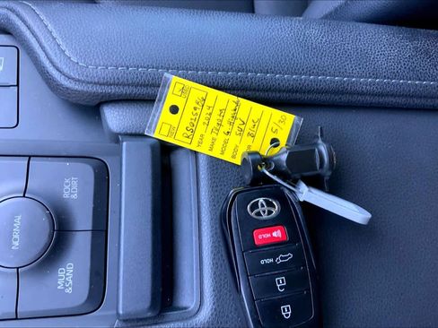 Used 2024 Toyota Grand Highlander AWD image 15