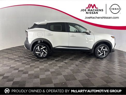 Certified 2025 Nissan Kicks SV w/ Illumination Package image 5