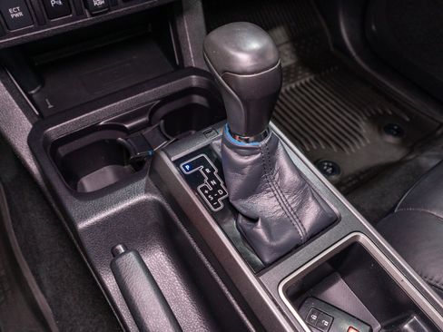 Used 2023 Toyota Tacoma TRD Sport w/ TRD Premium Sport Package AWD/4WD image 27