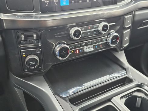 New 2026 Ford F250 Lariat w/ Black Appearance Package AWD/4WD image 17