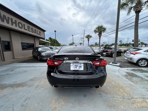 Used 2017 Nissan Maxima SR w/ Midnight Edition FWD image 3