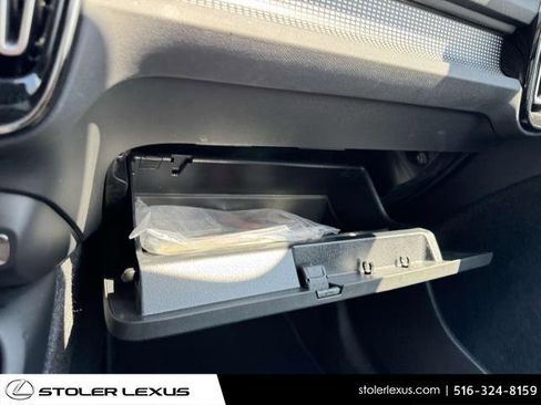 Used 2023 Volvo XC40 B5 Plus image 38