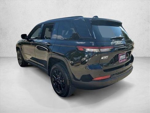 Certified 2025 Jeep Grand Cherokee Altitude image 7