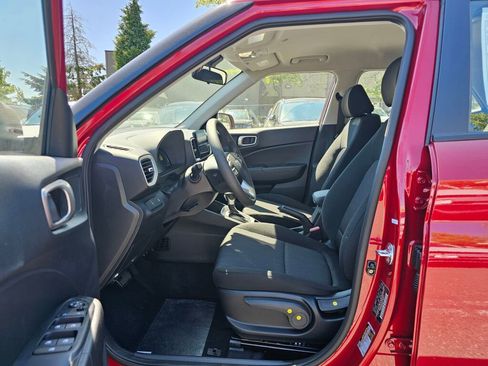 Used 2025 Hyundai Venue SE image 16