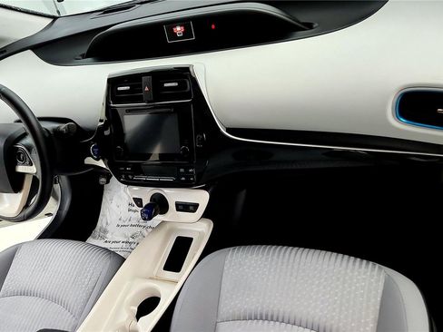 Used 2016 Toyota Prius Three w/ Advanced Technology Package image 16