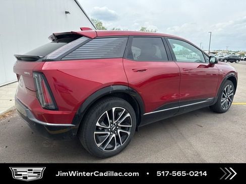 Certified 2025 Cadillac Optiq Sport 2 w/ LPO, Floor Liner Package AWD/4WD image 7
