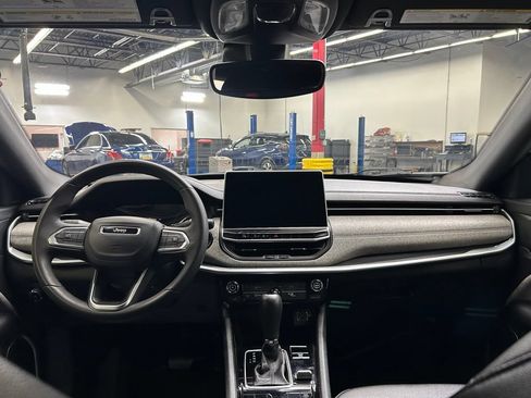 Used 2024 Jeep Compass Latitude AWD/4WD image 18