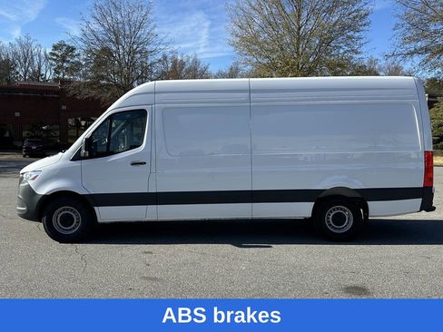 Used 2024 Mercedes-Benz Sprinter 2500 image 5