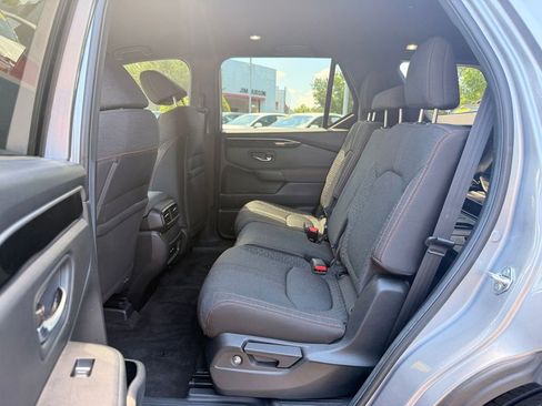Used 2025 Honda Pilot Sport image 16
