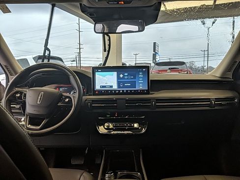 Certified 2023 Lincoln Corsair Reserve image 12