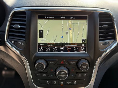 Used 2018 Jeep Grand Cherokee Altitude AWD/4WD image 9