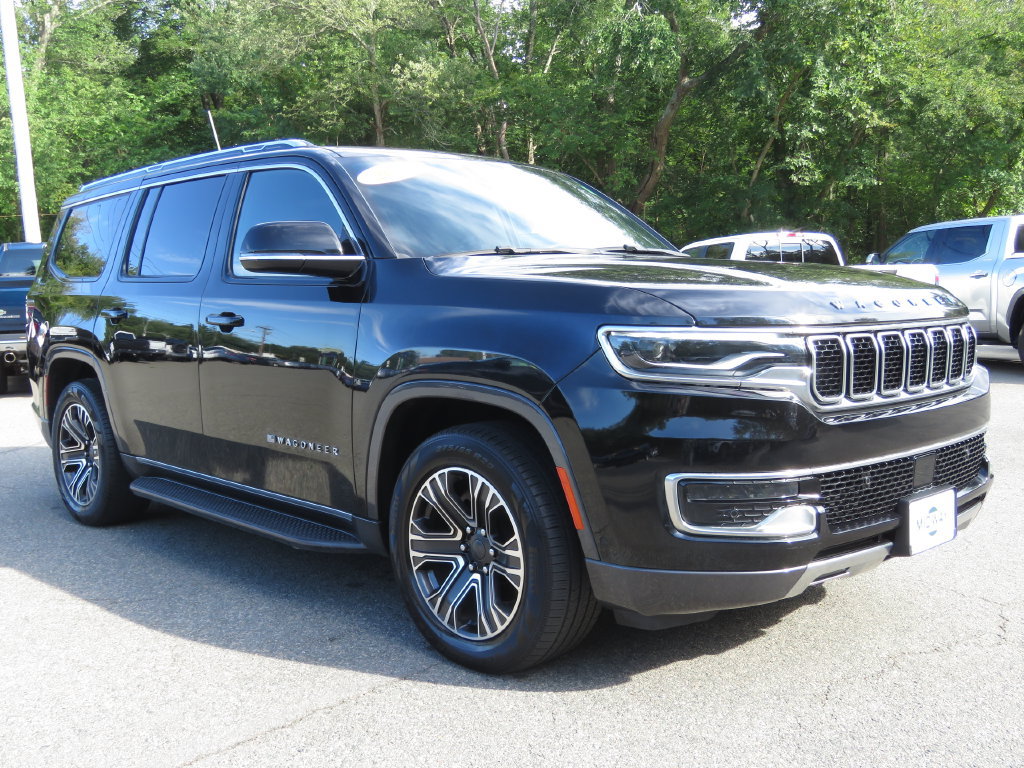 Used 2022 Jeep Wagoneer Series III w/ Rear Seat Video Group 1 AWD/4WD image 3