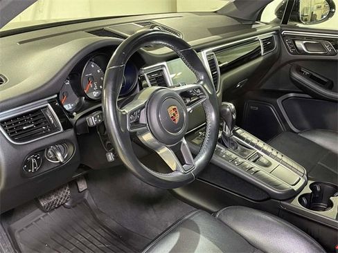 Used 2018 Porsche Macan image 15