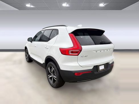 New 2026 Volvo XC40 B5 Core image 3