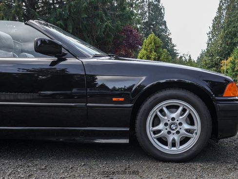 Used 1999 BMW 323i Convertible image 11