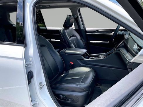 Used 2023 Jeep Grand Cherokee L Limited AWD/4WD image 24